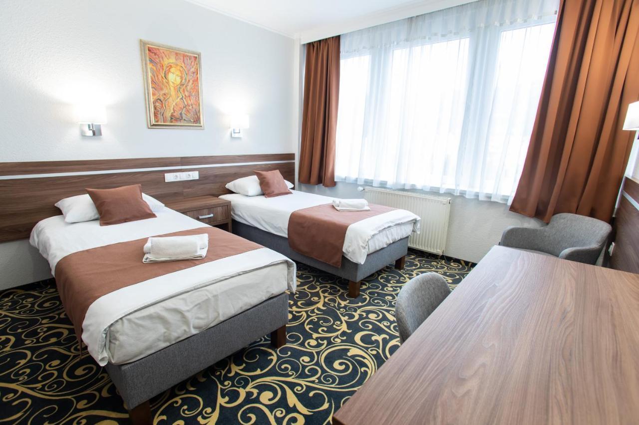 Hotel Arpad Tatabánya Eksteriør bilde