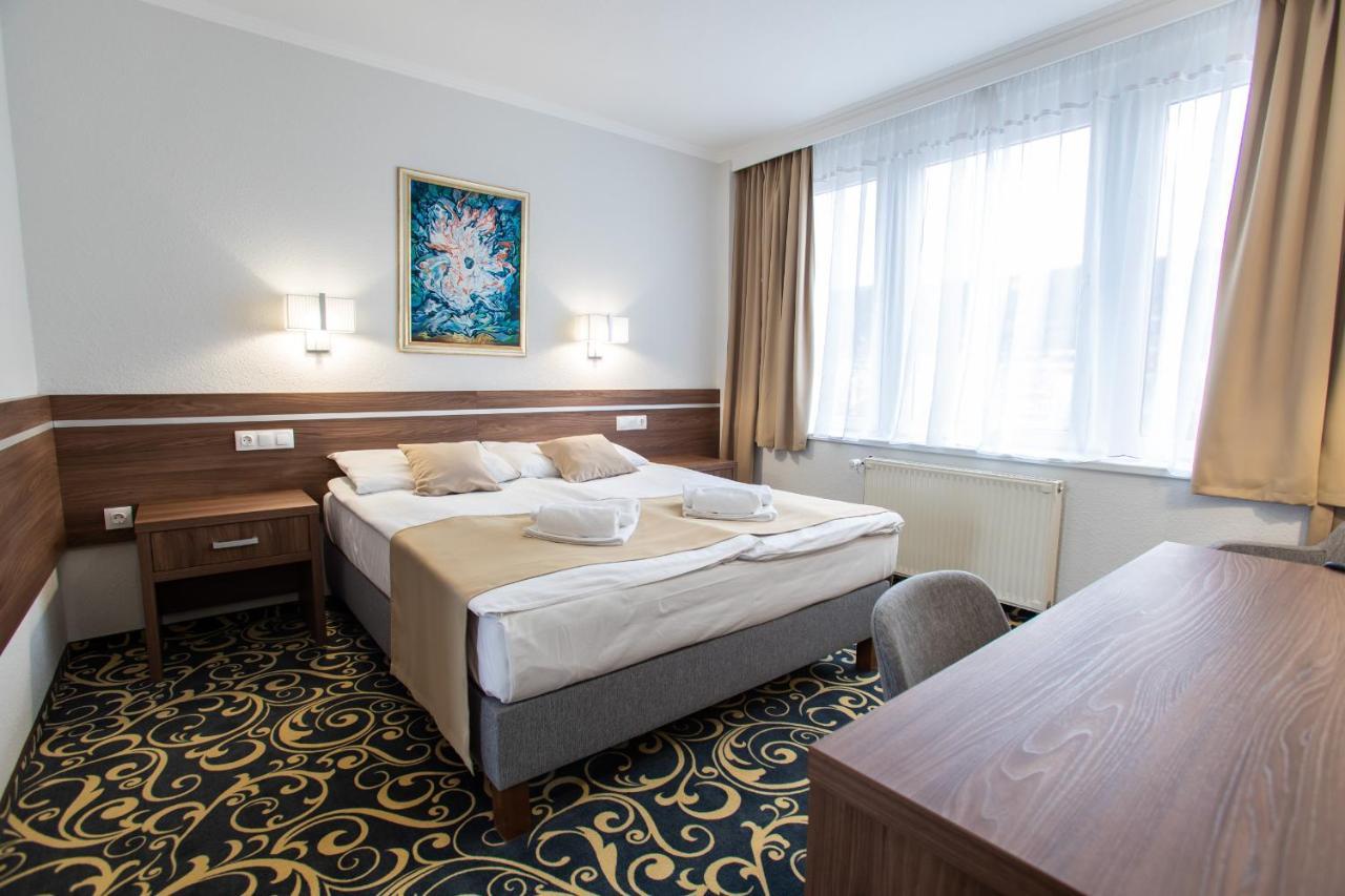 Hotel Arpad Tatabánya Eksteriør bilde