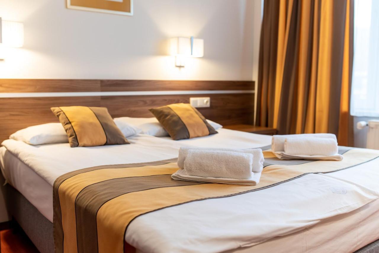 Hotel Arpad Tatabánya Eksteriør bilde