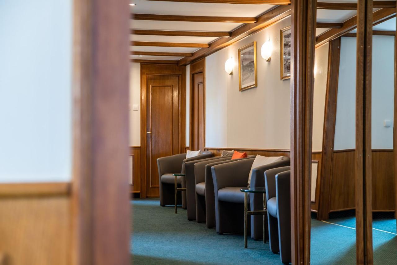 Hotel Arpad Tatabánya Eksteriør bilde