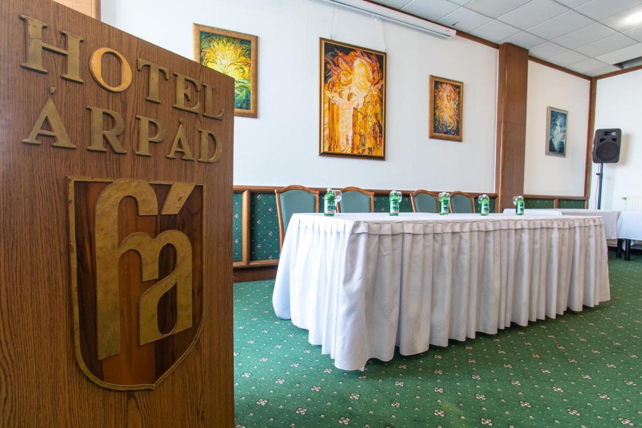 Hotel Arpad Tatabánya Eksteriør bilde
