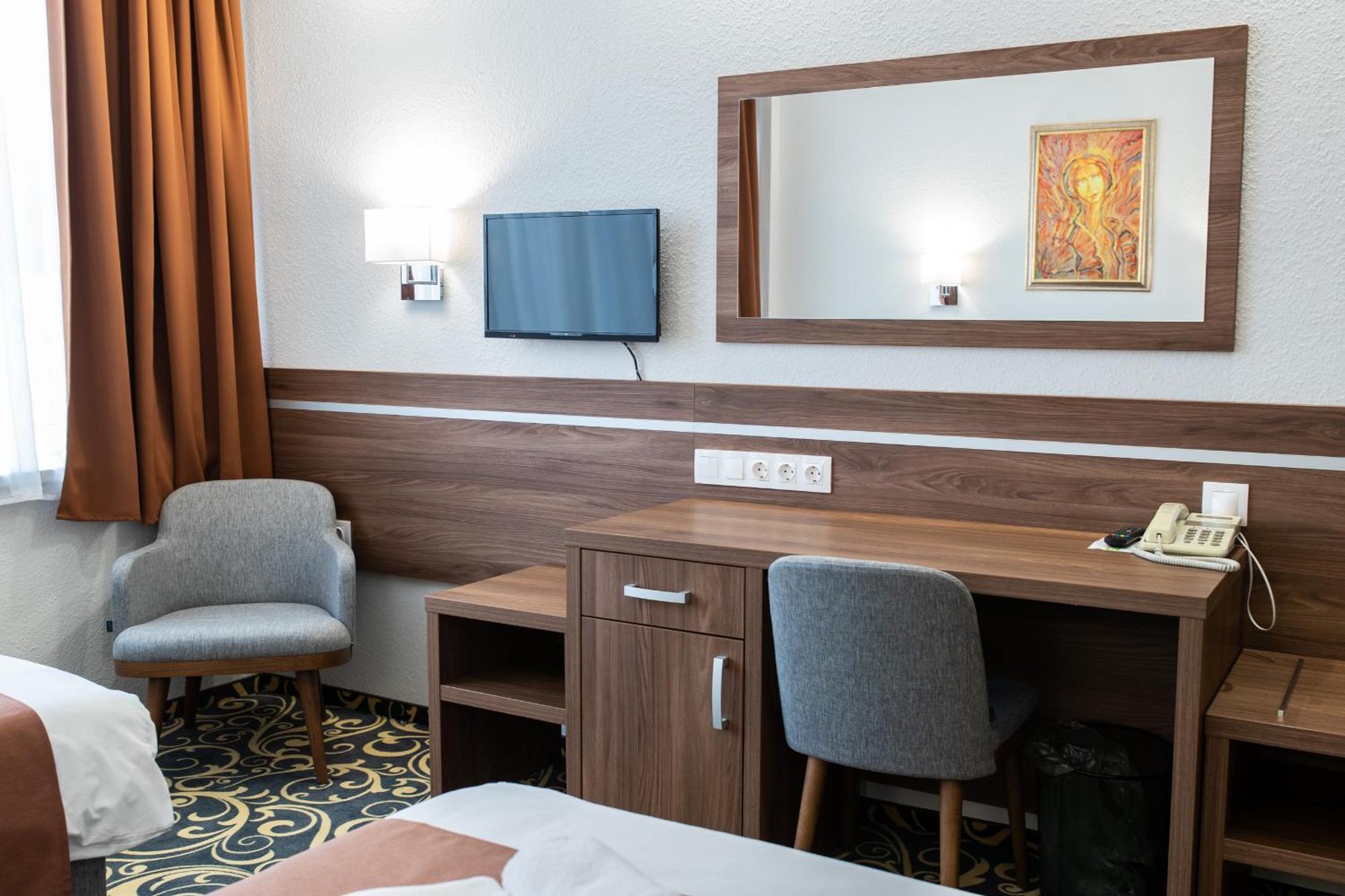 Hotel Arpad Tatabánya Eksteriør bilde