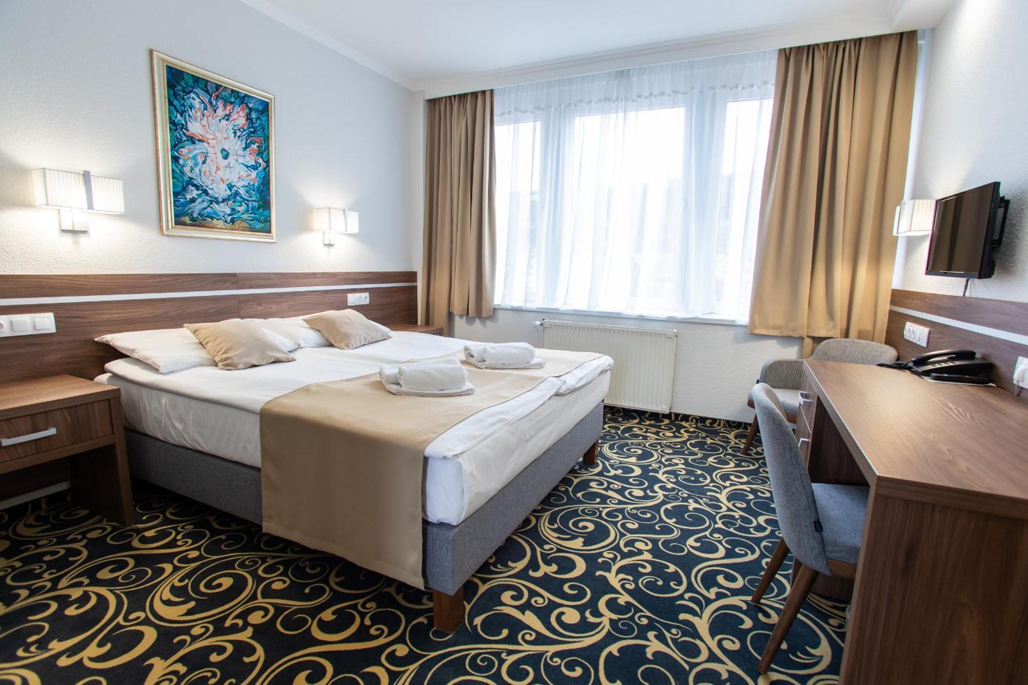 Hotel Arpad Tatabánya Eksteriør bilde