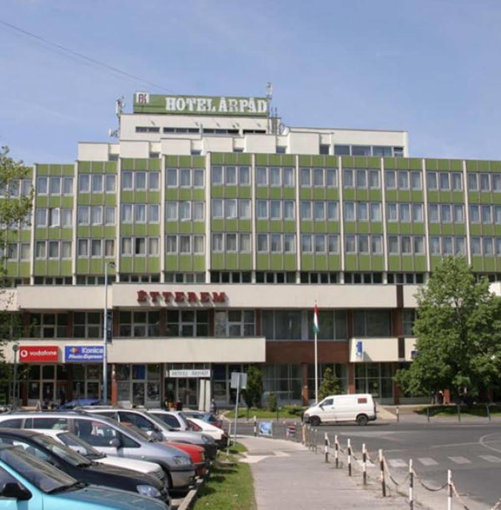 Hotel Arpad Tatabánya Eksteriør bilde